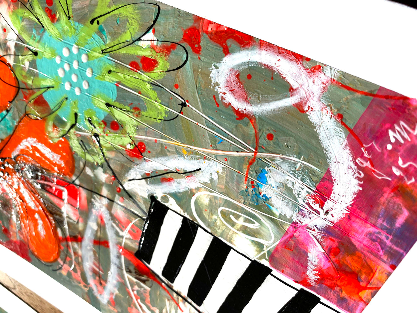 Petites Fleurs dans leur Vase Rayé - 2 - 25 x 20 cm