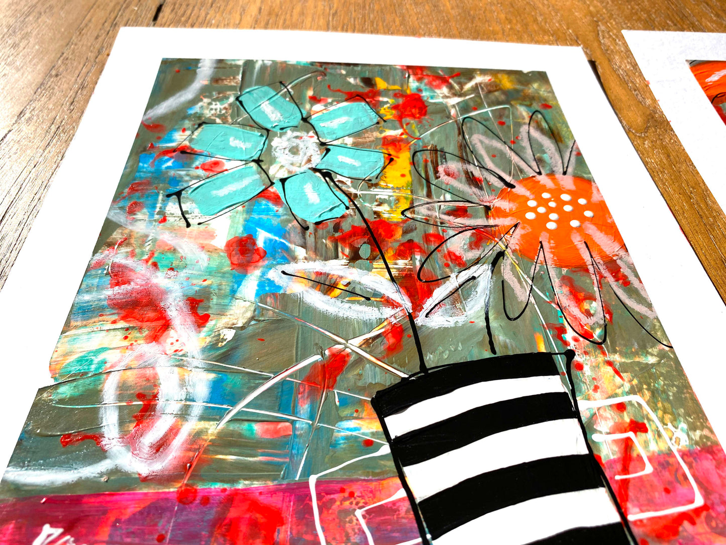 Petites Fleurs dans leur Vase Rayé - 2 - 25 x 20 cm