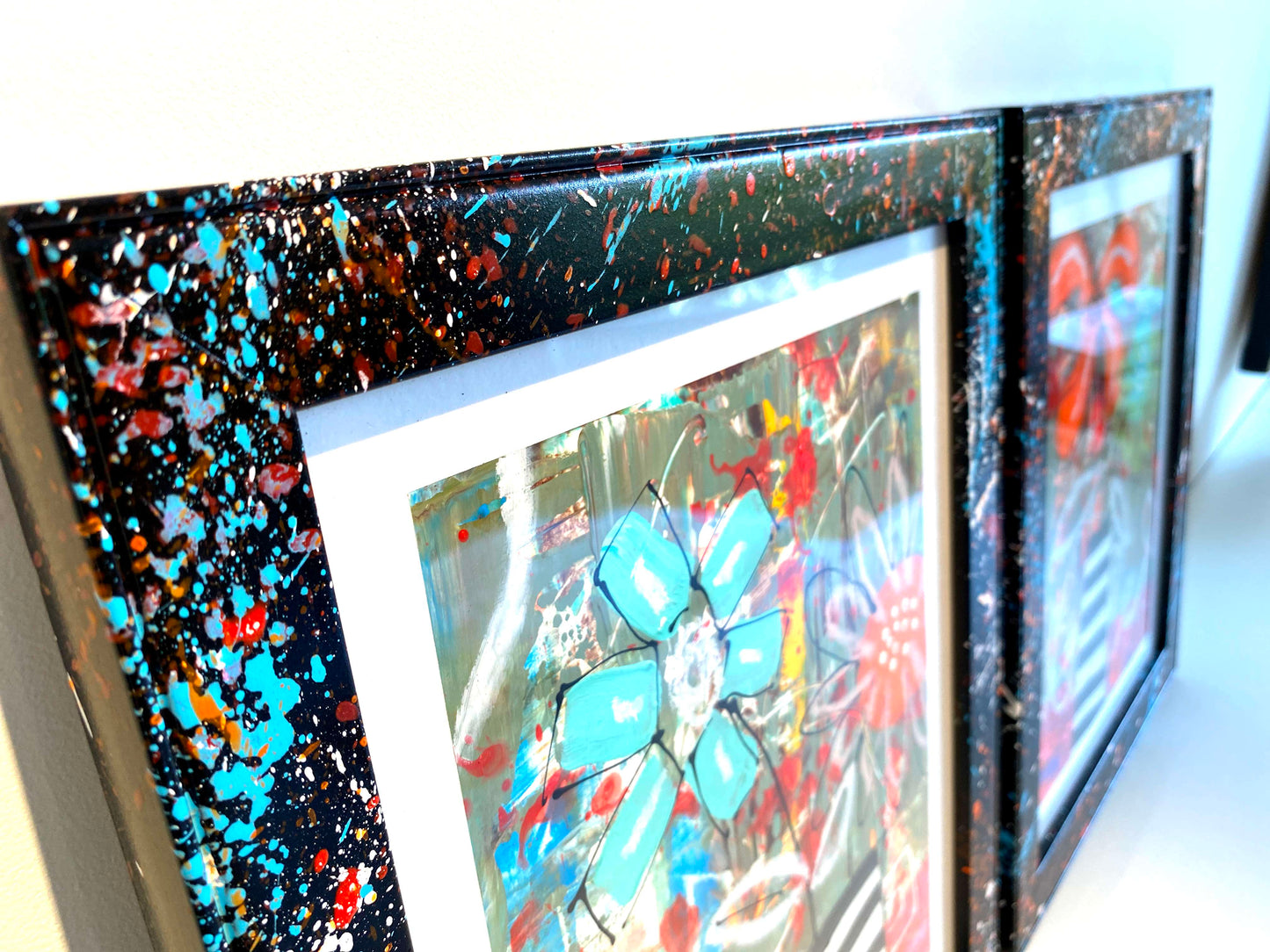 Petites Fleurs dans leur Vase Rayé - 2 - 25 x 20 cm