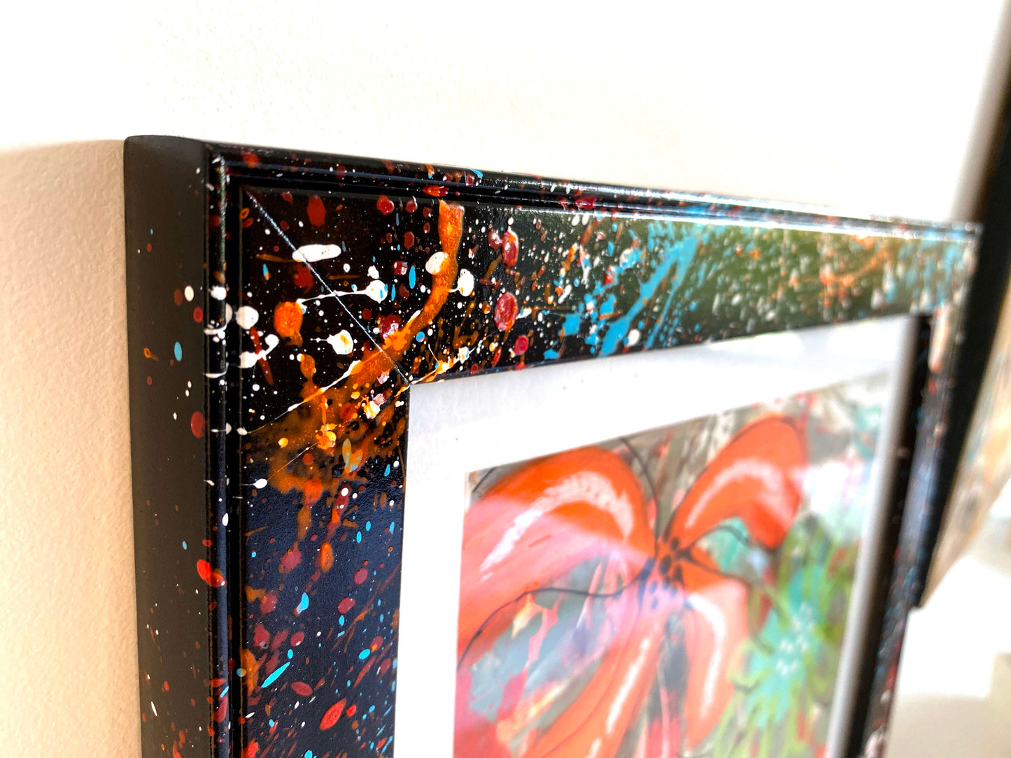 Petites Fleurs dans leur Vase Rayé - 2 - 25 x 20 cm