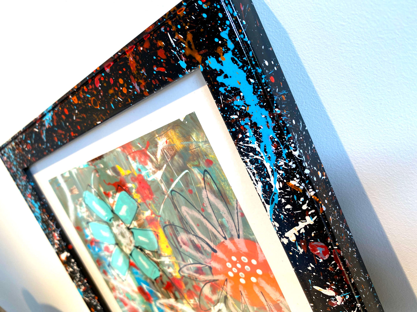 Petites Fleurs dans leur Vase Rayé - 2 - 25 x 20 cm